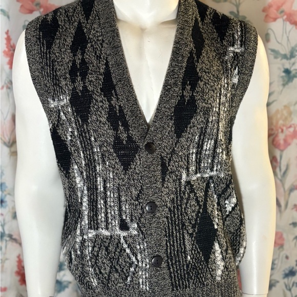Vintage Men's Black and Gray Argyle Vest - Picture 1 of 8